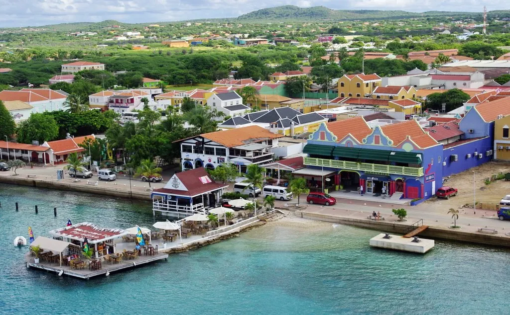 1024px BONAIRE kralendijk hafen 2