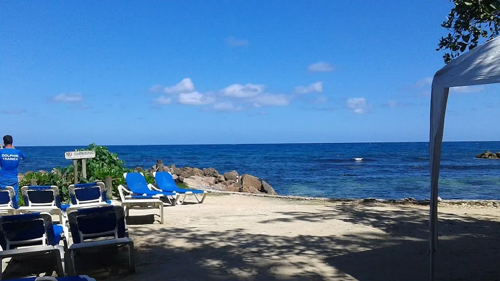 1024px Beautiful Jamaica runaway bay 2016 1