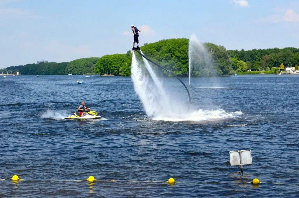 1024px Flyboard op de Sloterplas