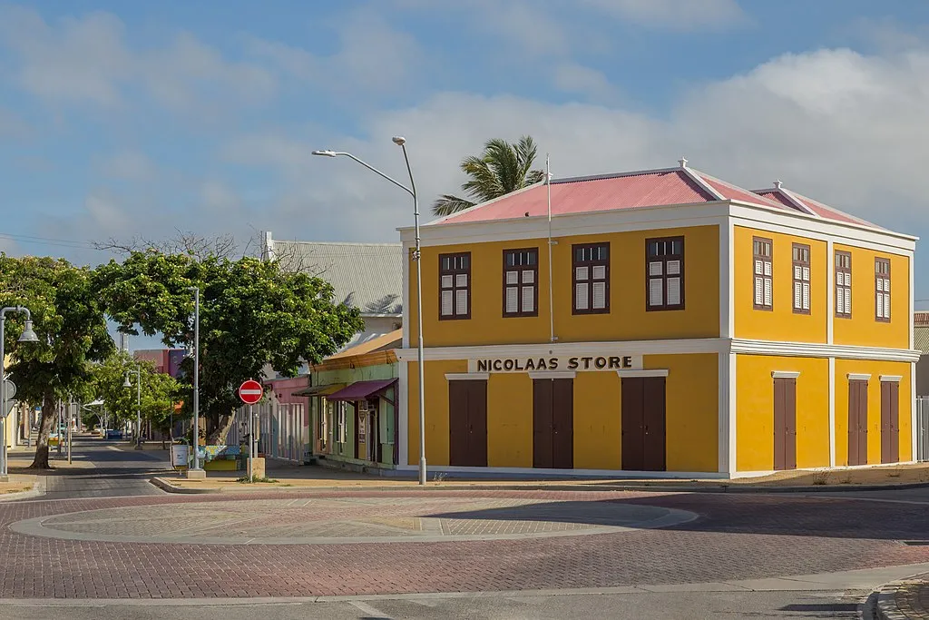 1024px Nicolas Store en San Nicolas Aruba 2017