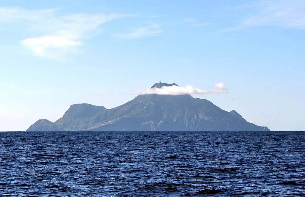 1024px Saba with cloud cover