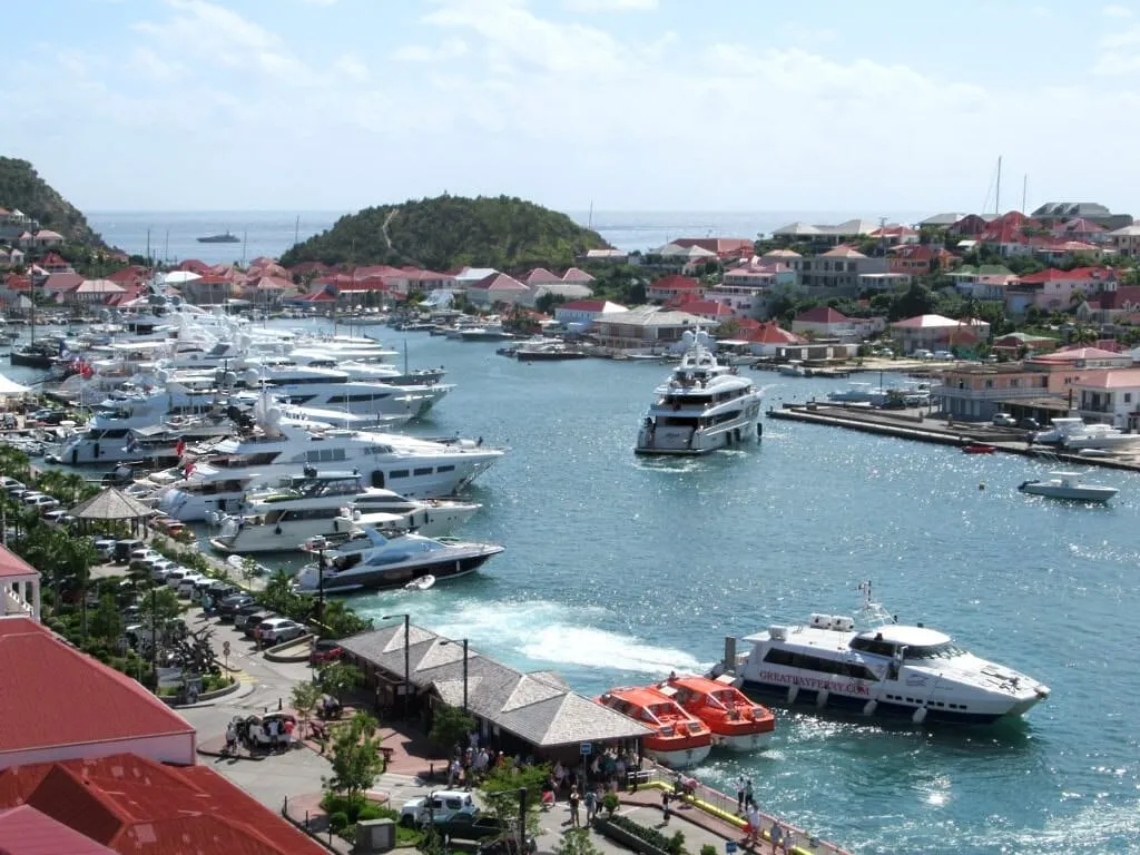 1024px Superyachts 33495181698