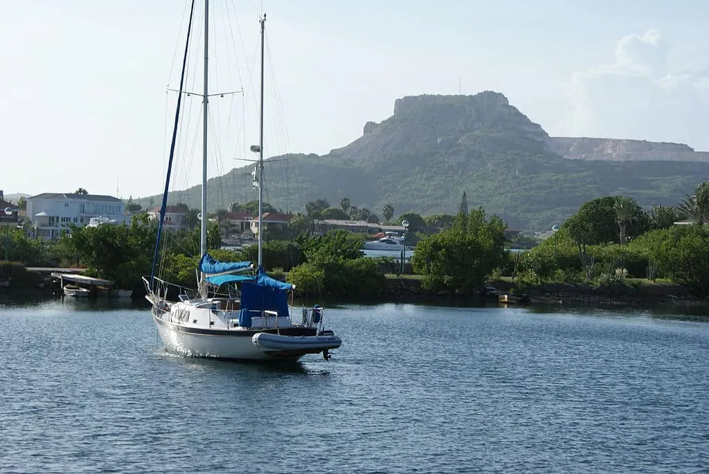 1024px Tafelberg Curacao