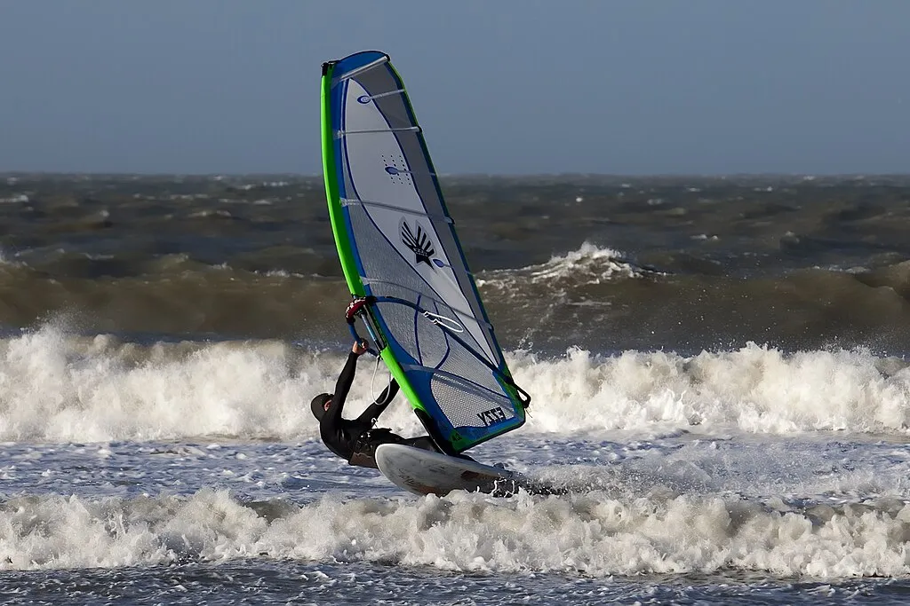 1024px Windsurfing 8216703737