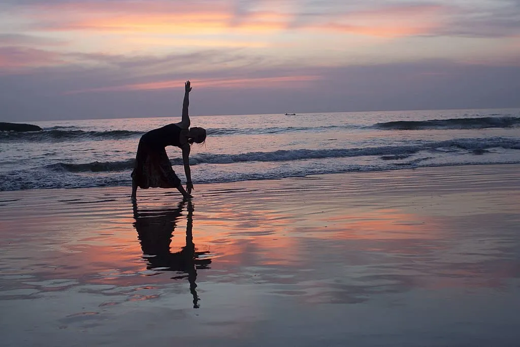 1024px Yoga at Sunset