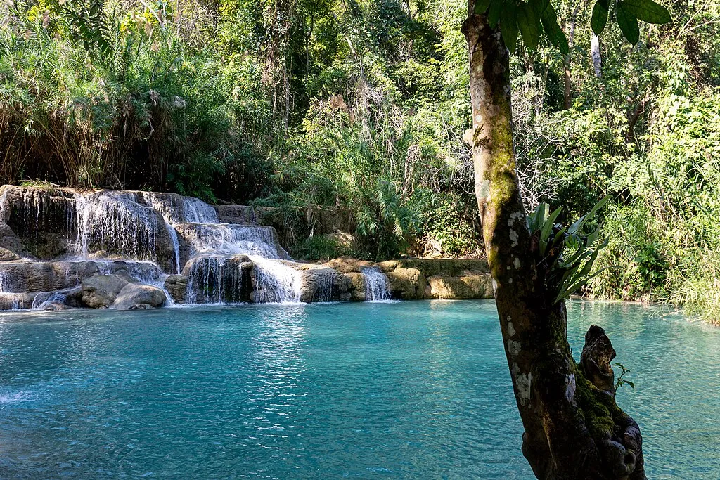 1024px 20191212 Kuang Si Falls cascading falls 4
