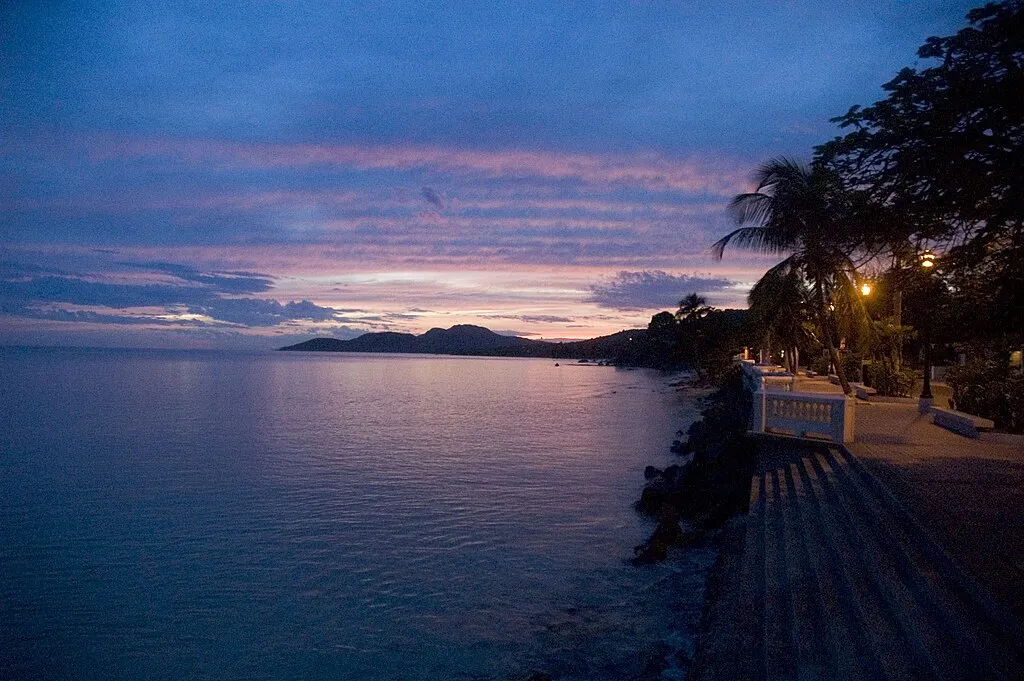 1024px Playa Esperanza at night Vieques Puerto Rico
