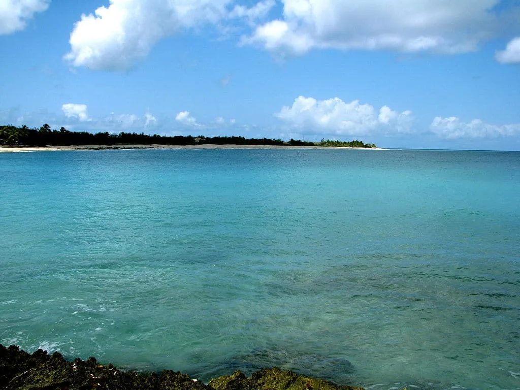 1024px Plum Bay 2672471855
