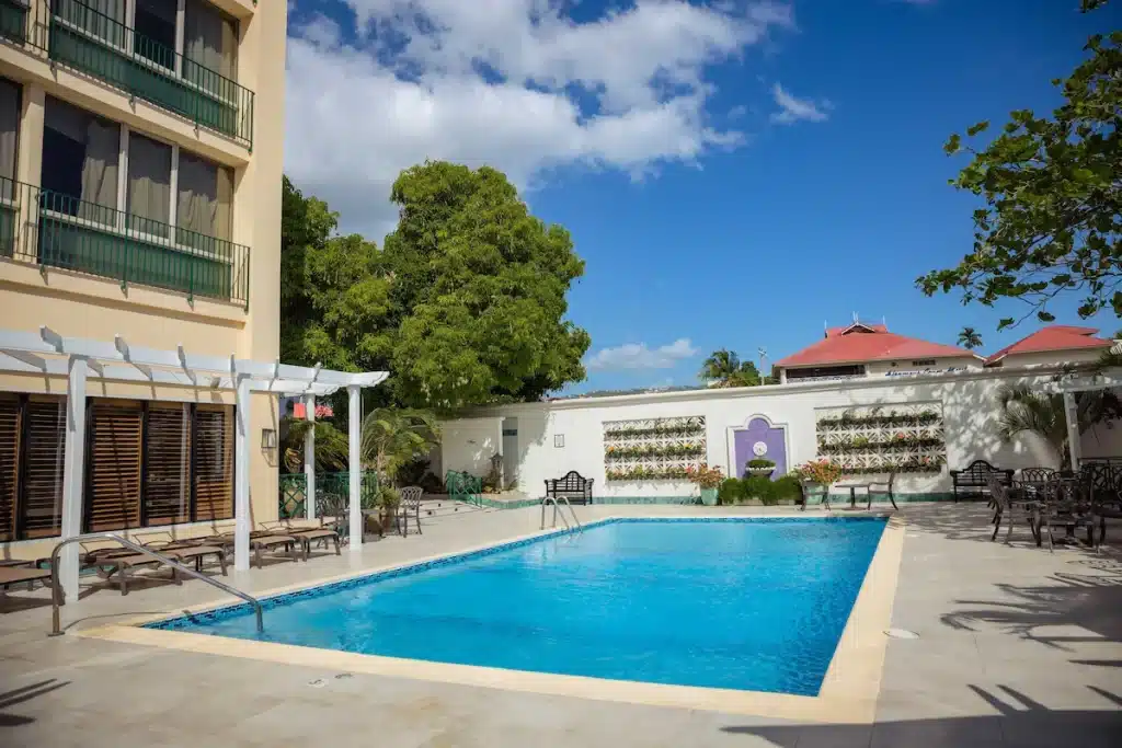Courtleigh Hotel Suites