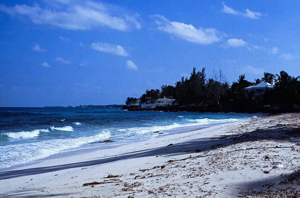 1024px Bahamas 1988 013 New Providence Love Beach 23216280885