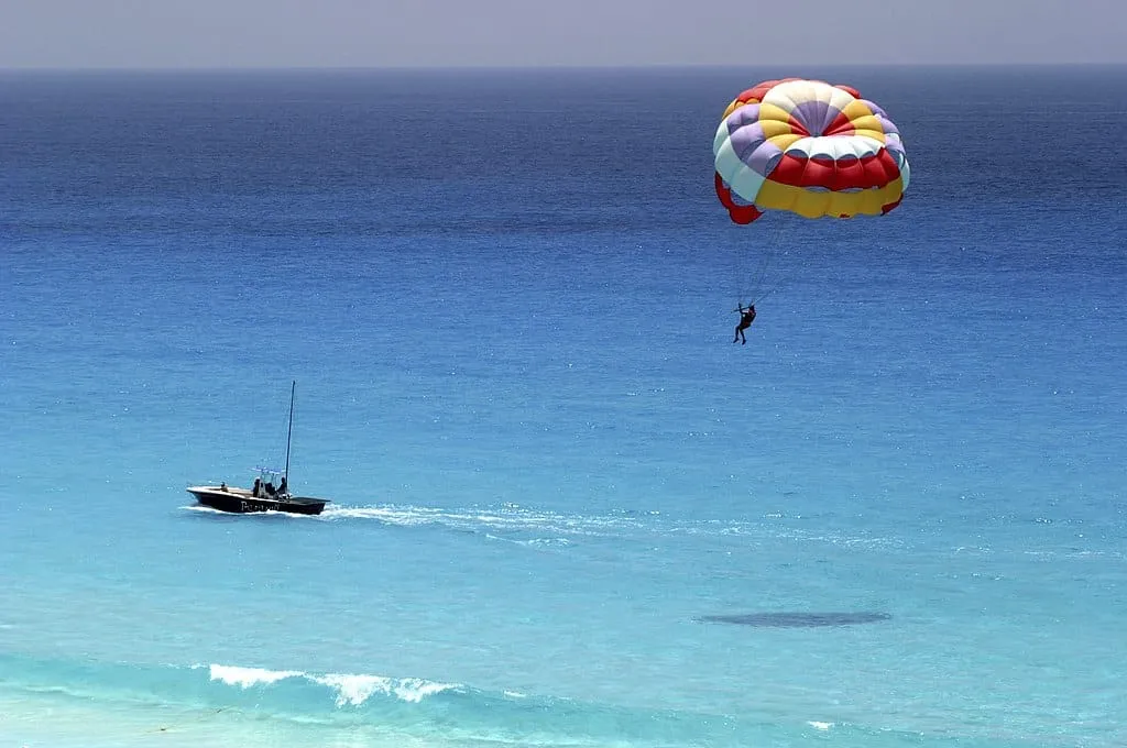 1024px Parasailing over the Water