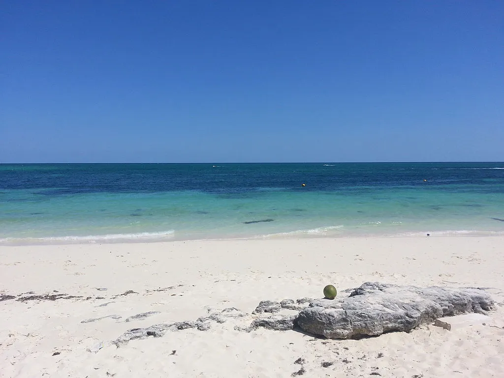 1024px PortLucayaBeach