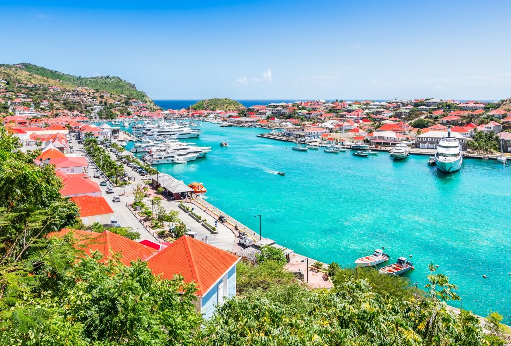 a body of water with boats and buildings on it