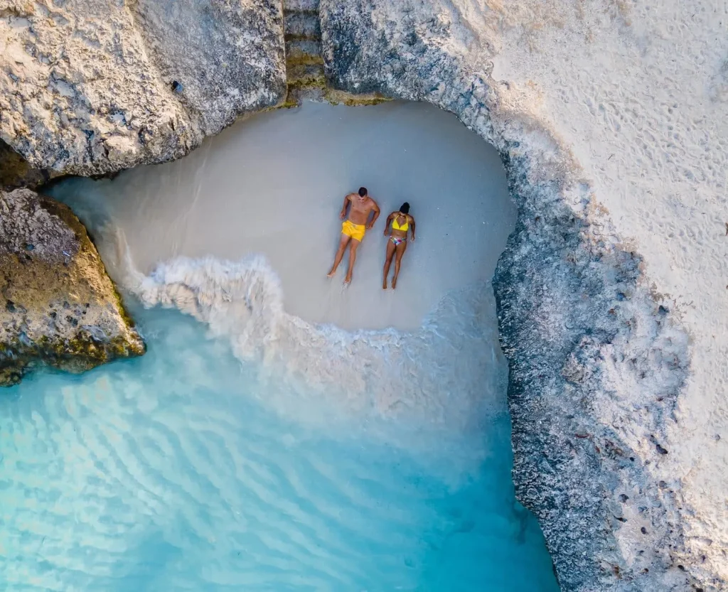 couple at tres trapi beach aruba