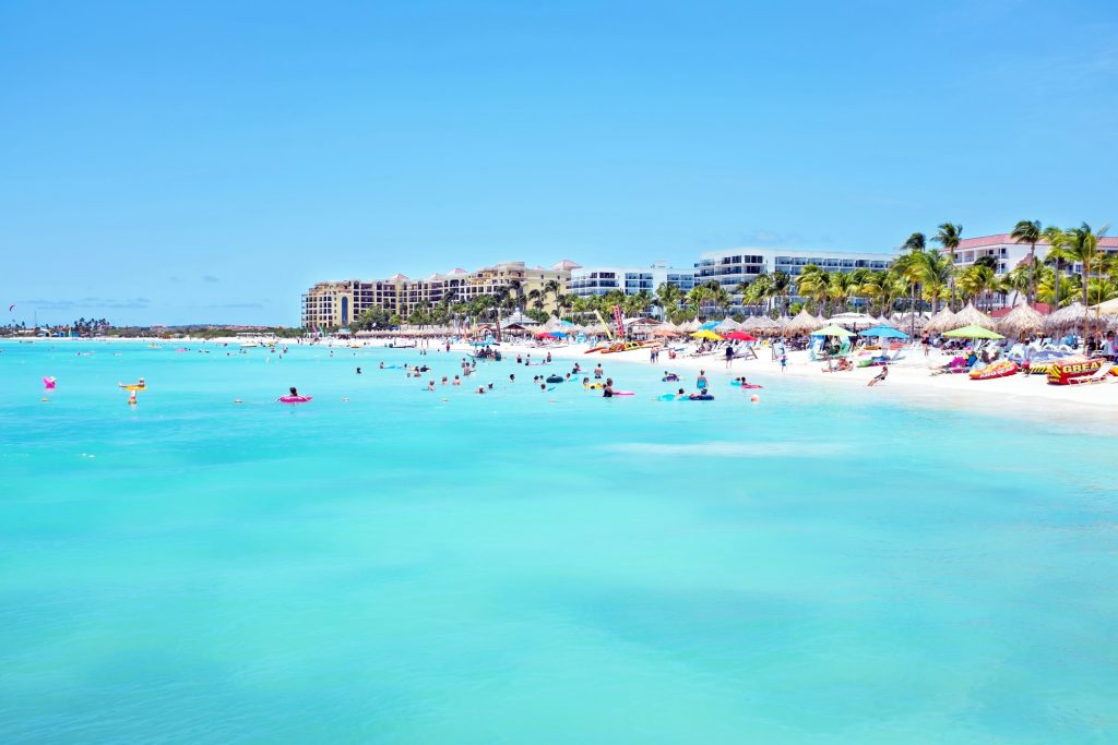 palm beach aruba clear blue water